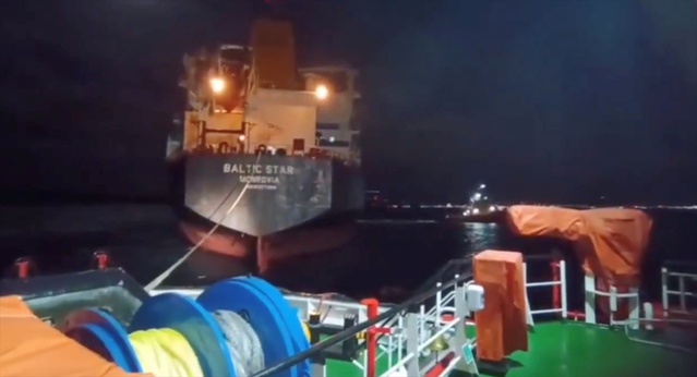 Çanakkale'de makine arızası yapan 182 metrelik tanker Karanlık Liman'a demirletildi