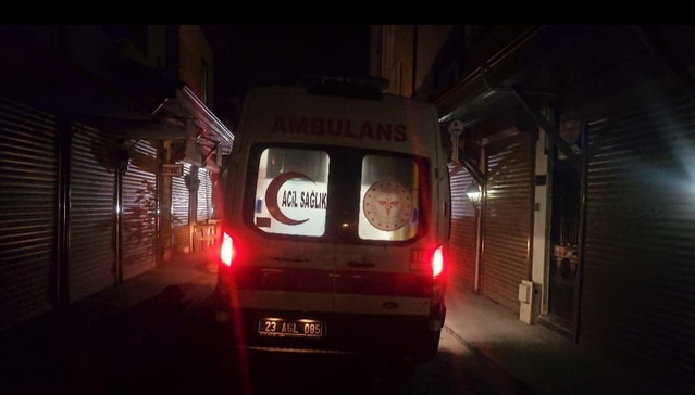 Elazığ'da iki kişi arasındaki tartışma bıçaklı kavgaya dönüştü, 2 kişi yaralandı