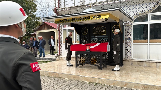 İstanbul'da kalp krizi geçiren Kıbrıs gazisi Metin Çalışkan Akyazı'da defnedildi