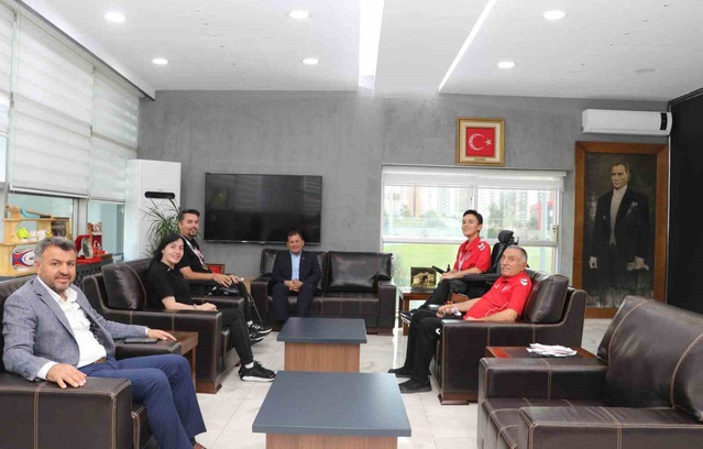 Boccia'da dünya rekoru kıran Bozbıyık, Kayseri İl Müdürü Kabakcı'yı ziyaret etti