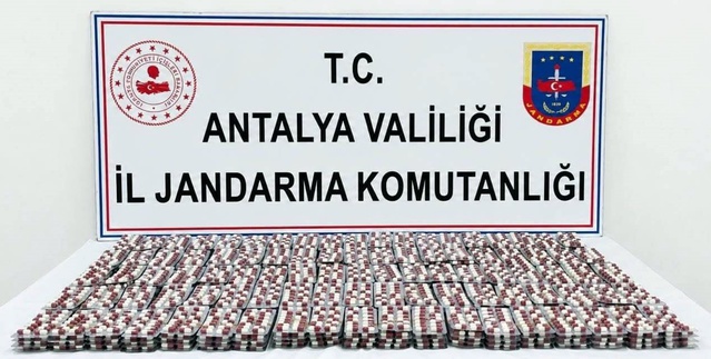 Antalya Manavgat'ta jandarma valizde 6 bin 540 sentetik hap buldu, şüpheli tutuklandı