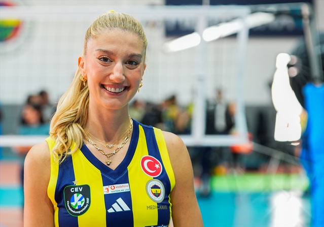Arelya Karasoy Koçaş, Fenerbahçe Medicana'nın her kulvarda kupa hedeflediğini söyledi