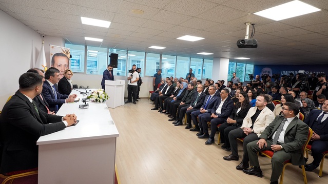 Cevdet Yılmaz, 'Dünya 5'ten büyüktür' sözünü adaletli dünya arayışı olarak açıkladı