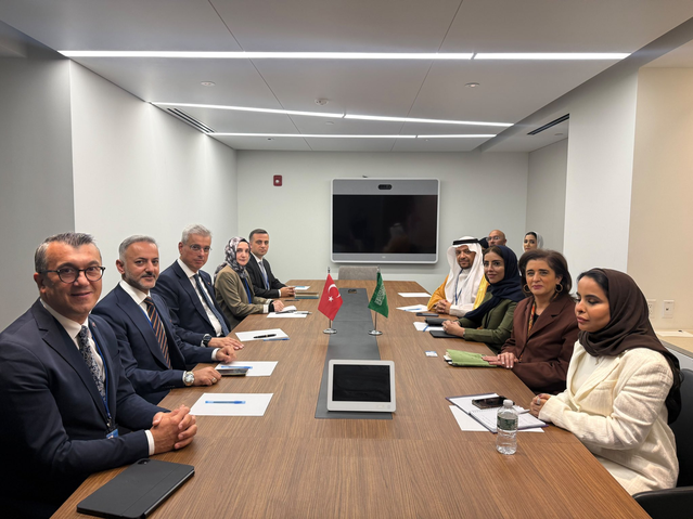 Sağlık Bakanı Memişoğlu New York'ta DSÖ, Suudi yetkili ve MSD ile görüştü