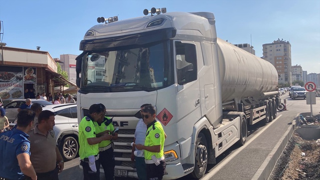 Mersin Erdemli'de tankerin çarptığı kadın yaşamını yitirdi, sürücü gözaltına alındı