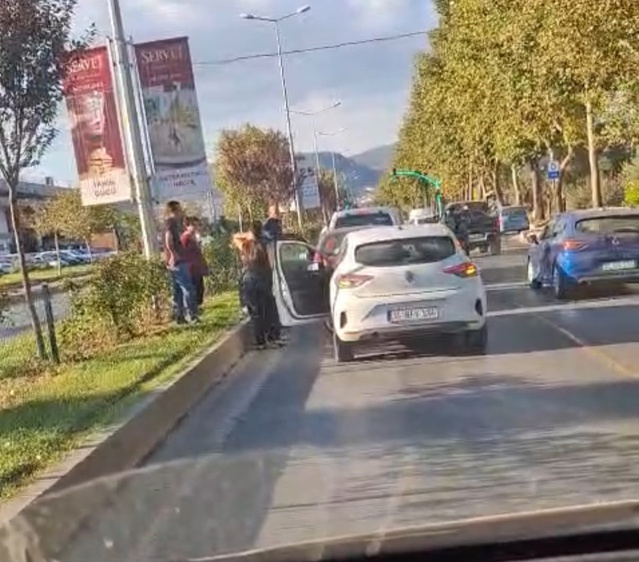Muğla Menteşe'de 3 araç zincirleme kazaya karıştı, can kaybı ve yaralanma olmadı