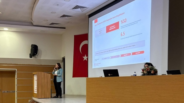Eskişehir'de 90 aile sağlığı çalışanı gebe ve kadın sağlığı eğitimine katılıyor