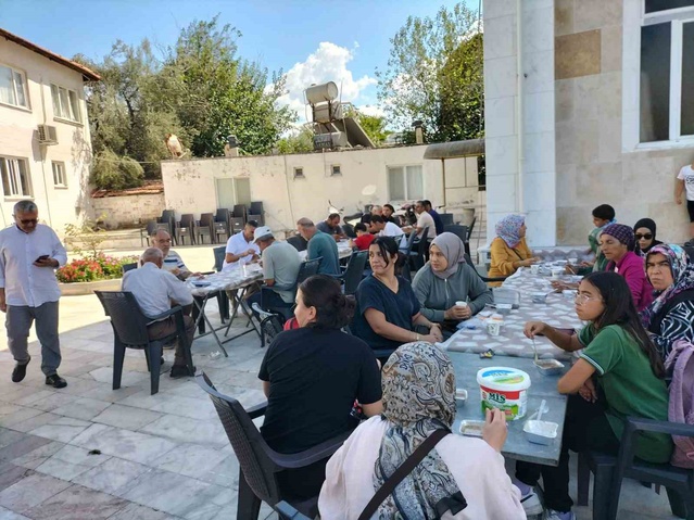 Muğla Köyceğiz'de 26'ncı geleneksel aşure etkinliği imece usulüyle düzenlendi