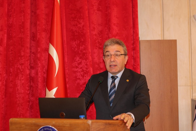 İzmir'de savunma sanayisi, akademi ve sanayi temsilcileri buluştu