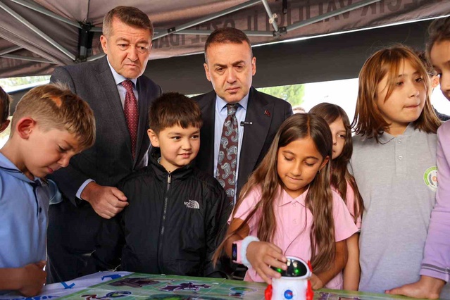 Bilecik'te 3 gün sürecek bilim şenliğinde 9 bin 645'in üzerinde katılımcı hedefleniyor