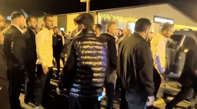 Hakkari Yüksekova'da kafa kafaya çarpan ticari araçlarda 3 kişi yaralandı
