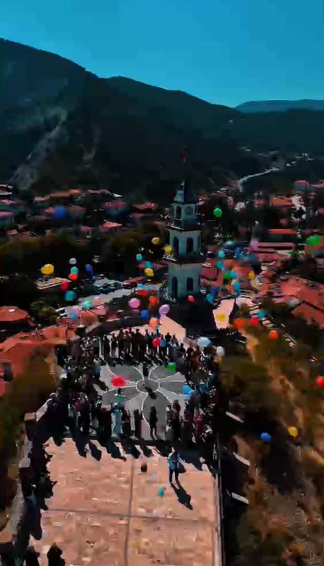 Bolu Göynük'te yakınları, kanseri yenen 20 yaşındaki genç için balon uçurdu