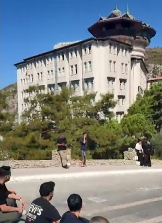 Aydın Kuşadası'nda oteldeki maaş eylemi, yaklaşık 400 müşterinin tahliyesine neden oldu