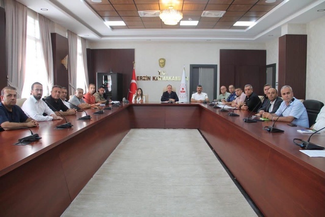 Erzin'de okul çevre güvenliği toplantısı Kaymakam Akpınar başkanlığında yapıldı
