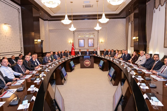 Hayati Yazıcı, Hatay'da deprem çalışmalarını Vali Masatlı ve Başkan Öntürk'le görüştü