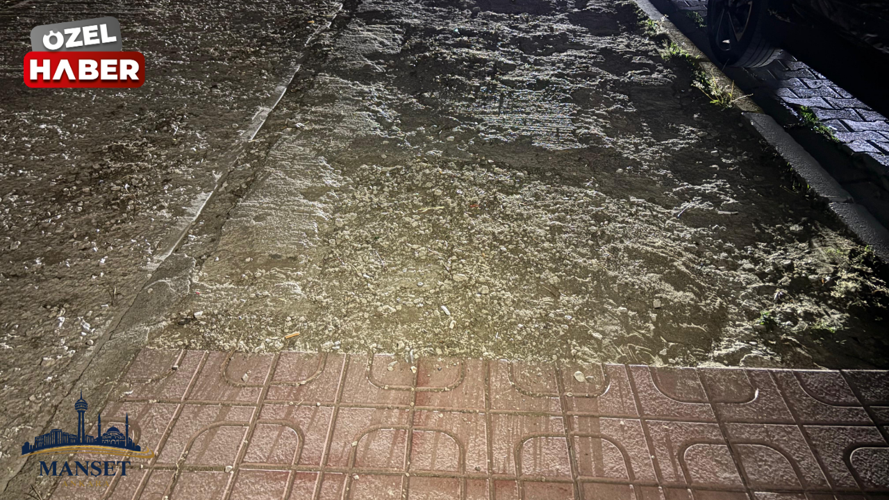 Başkent’te yoğun kullanılan otobüs durağında kaldırım eksikliği