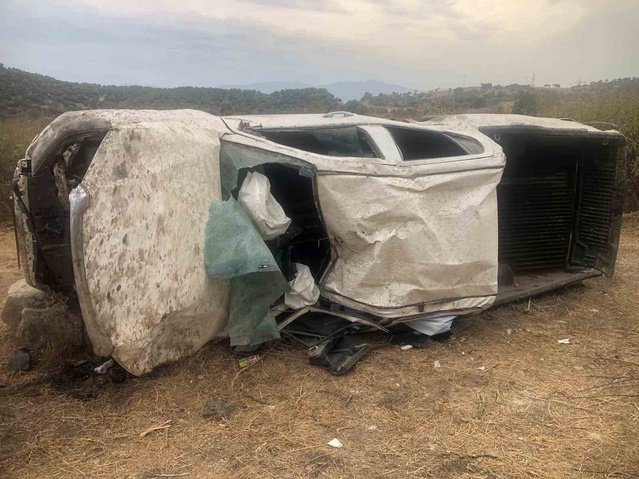 Aydın Karpuzlu'da kamyonet takla attı, 3 kişi yaralanarak hastaneye kaldırıldı