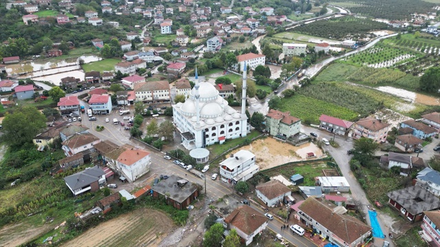Sakarya Karasu Darıçayırı'nda sular çekildi, temizlik ve hasar tespiti yapılıyor