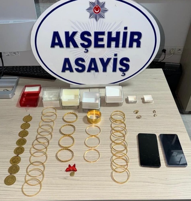 Manisa Kırkağaç'ta kendini polis diye tanıtan kişiler 6 milyon TL'lik ziyneti aldı