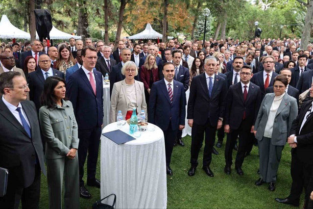 Bakan Kacır, Kuzey Ren-Vestfalya şirketlerini Türkiye'de yatırıma davet etti