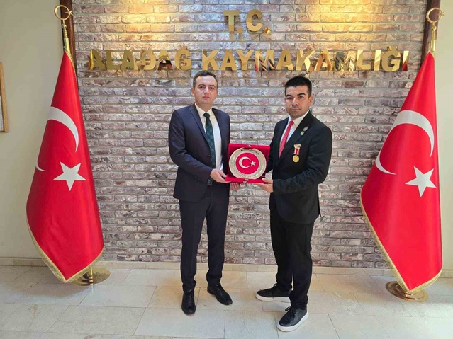 Adana'da Fırat Kalkanı gazisi Erdem Durna, kiracısının tornavidalı saldırısına uğradı