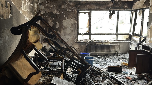 Ankara Mamak'ta 4. kattaki yangında mahsur kalan anne ve oğlu kurtarıldı