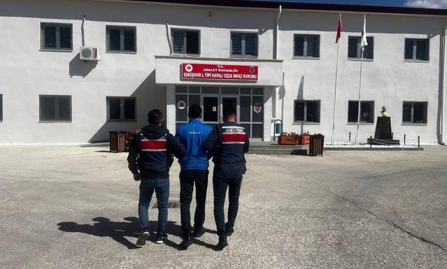 Eskişehir'de silahla yağmadan 47 yıl hapis cezasıyla aranan şahıs yakalandı