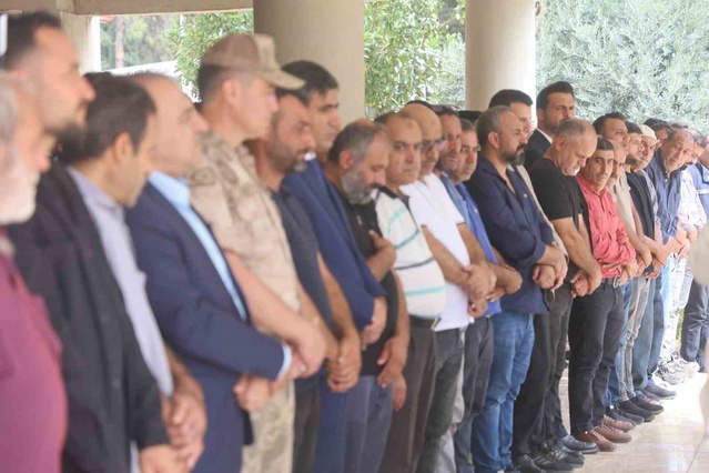 Mersin'e seyrederken batan gemide kaybolan 6 yaşındaki çocuk Reyhanlı'da defnedildi
