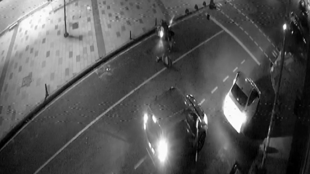 Arnavutköy'de motosikletle çarpışan hafif ticari araç kazasında 2 kişi yaralandı