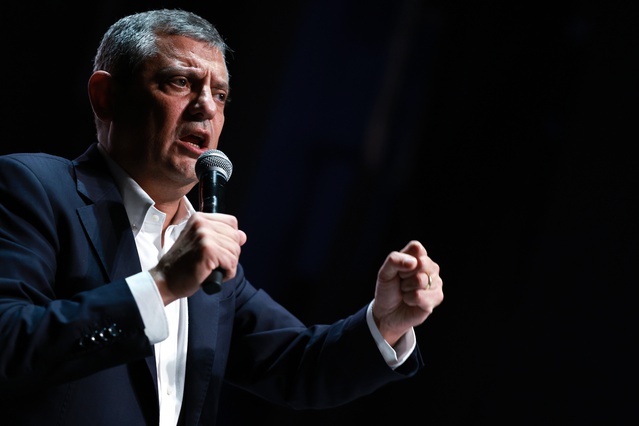 Özgür Özel'den Erdoğan'a: Senin bunlardan haberin varsa, istifa etmelisin. Haberin yoksa sandığı getirmelisin