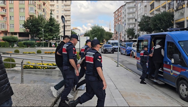 Çorum'da 29 kilo 250 gram esrarı alırken suçüstü yakalanan 4 şüpheli tutuklandı
