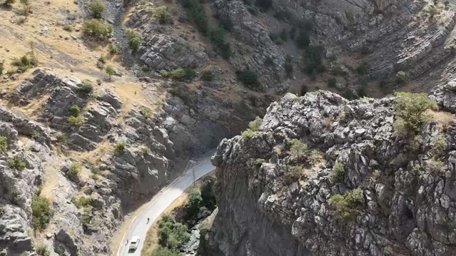 Beytüşşebap Ballı Mahallesi yolunda 5 kilometrelik projenin 1 kilometresi tamamlandı