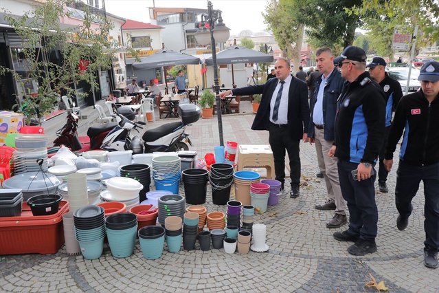 Edirne Belediyesi zabıtası kaldırım işgalini denetledi, esnafa uyarı yapıldı