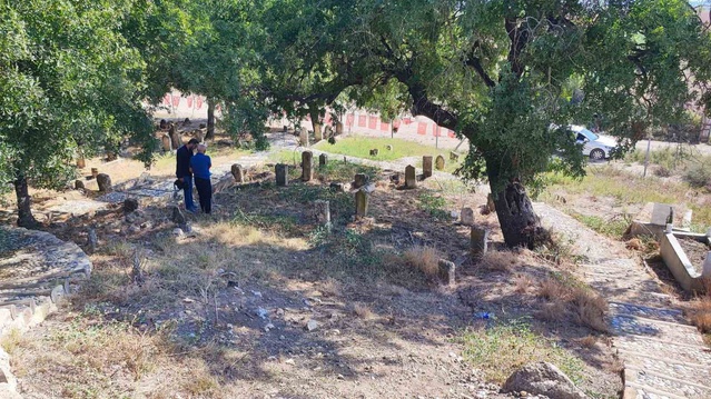 Adana Yüreğir'deki Üçok Mezarlığı'nda tarihi mezar taşı çalındı
