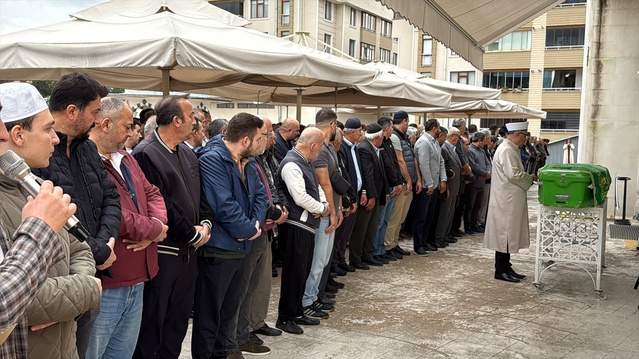 Bartın'daki kazada ölen minibüs sürücüsü Safranbolu'da son yolculuğuna uğurlandı.