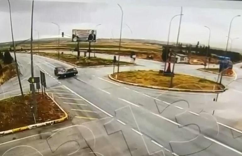 Kütahya'da iki otomobilin çarpıştığı kaza kamerada; 2 ölü, 8 yaralı