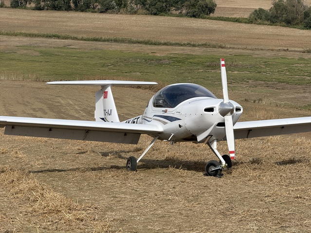 Tekirdağ'da eğitim uçağı tarlaya zorunlu iniş yaptı, pilotlar yara almadı