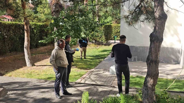 Kayseri Kocasinan'da pencereden düşen genç kız ağır yaralı olarak hastaneye kaldırıldı