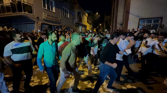Bursa'da 20 yıllık 'Salla Dansı' milyonlarca kişiye ulaşarak İzmir'den gelenleri çekiyor