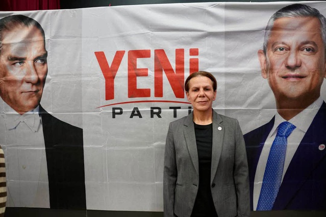 Senay Çankaya, YENİ Parti Gömeç İlçe Başkanlığı'na tüm oyları alarak yeniden seçildi