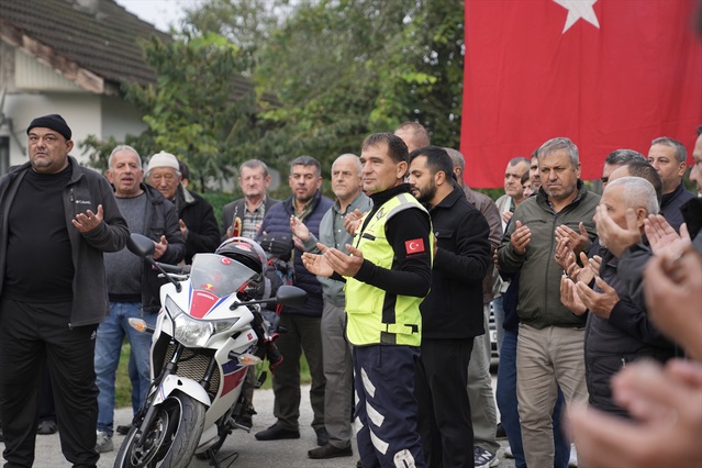 Düzce'den Ferruh Duran ve İsmail Bostancı motosikletle umre yolculuğuna başladı