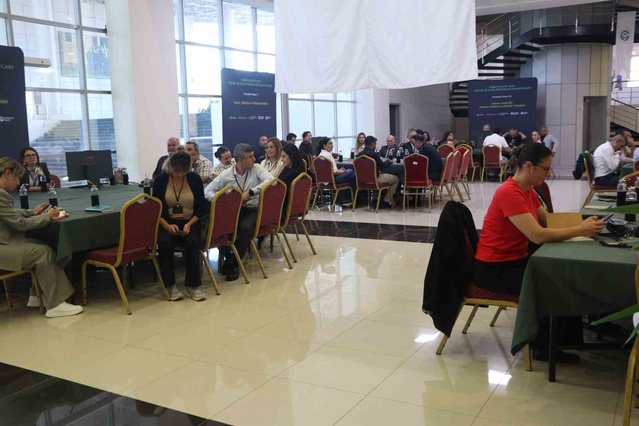 Adana'da Sıfır Atık Çalıştayı 15 tematik masayla Çukurova Üniversitesi'nde başladı