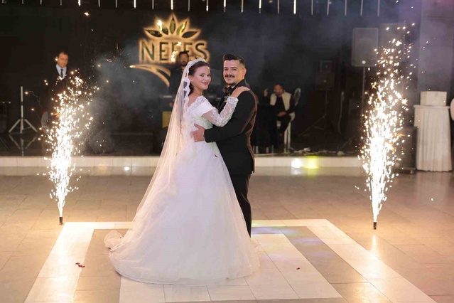 Hüseyin Tülek ve Fatmanur, Nefes Kır Bahçesi'ndeki düğünde mutluluklarını paylaştı
