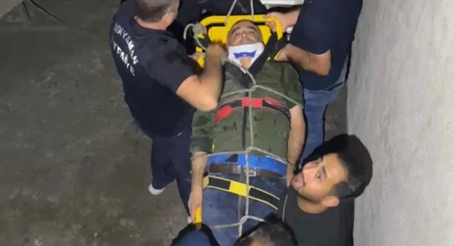 Adıyaman'da merdiven boşluğuna düşen 63 yaşındaki inşaat bekçisi hastaneye kaldırıldı