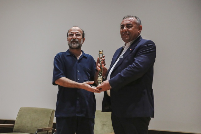 Oscar ödüllü Farhadi, Adana Altın Koza'da sinemanın yarış alanı olmadığını söyledi