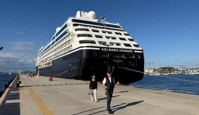 Muğla Bodrum'daki limana 664 yolcuyla gelen Azamara Onward kruvaziyeri yanaştı