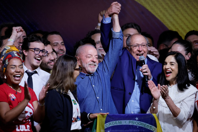 Brezilya'da Lula 4 milyondan fazla oy farkıyla kazandı, Flavio Bolsonaro tanımadı