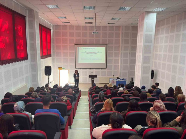 DPÜ Emet MYO'da öğrencilere kişisel sınırlar ve güvenli ilişkiler anlatıldı