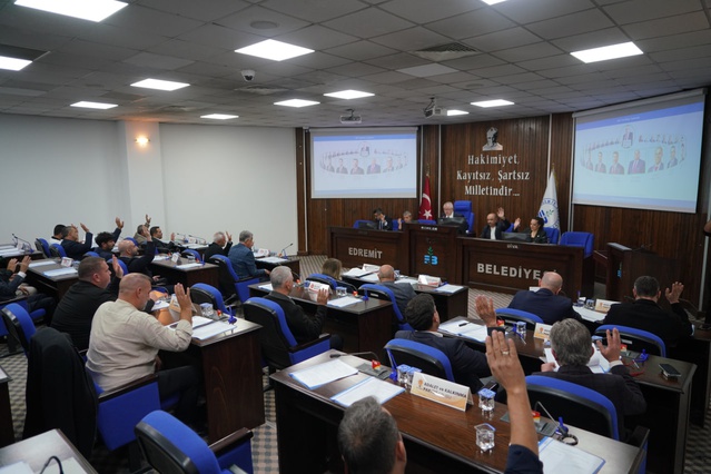 Edremit Belediyesi Meclisi 4 milyar 258 milyon 943 bin TL'lik 2027 bütçesini kabul etti
