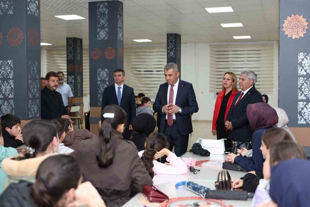 İl Milli Eğitim Müdürü Ekici, Erzurum'da proje kapsamında öğrencilerle buluştu